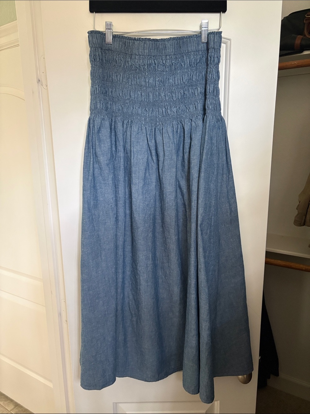 Madewell smocked-waist denim midi skirt - Picture 2 of 3